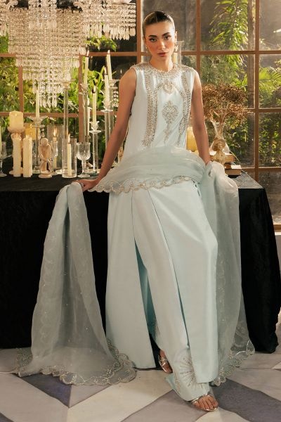 Khakaa - Icelis Pakistani fashion outfit in blue tones.